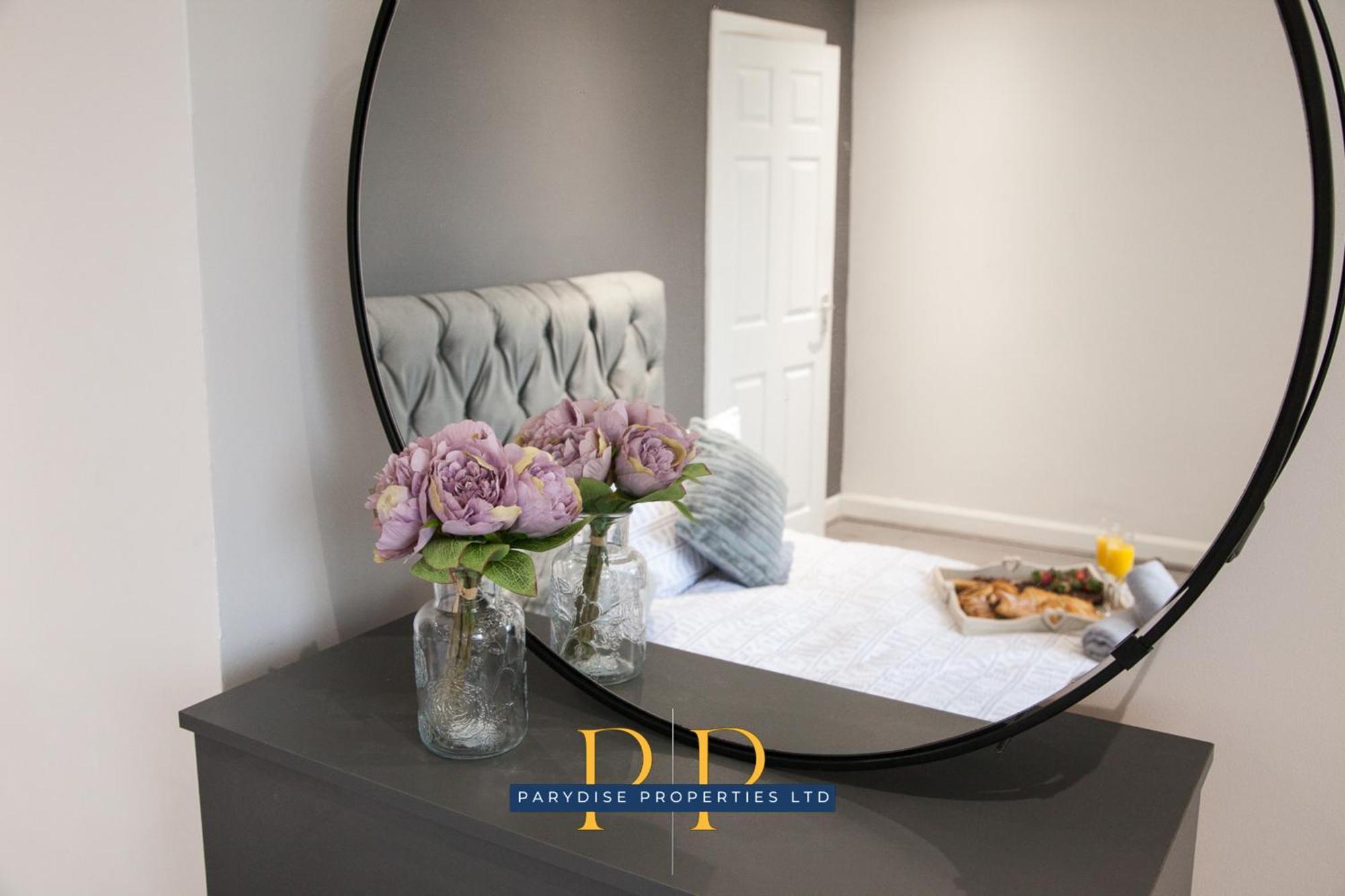 The Knutton House - Spacious Comfort By Parydise Properties - Leisure & Business Stays - Sleeps 7 Newcastle-under-Lyme Dış mekan fotoğraf