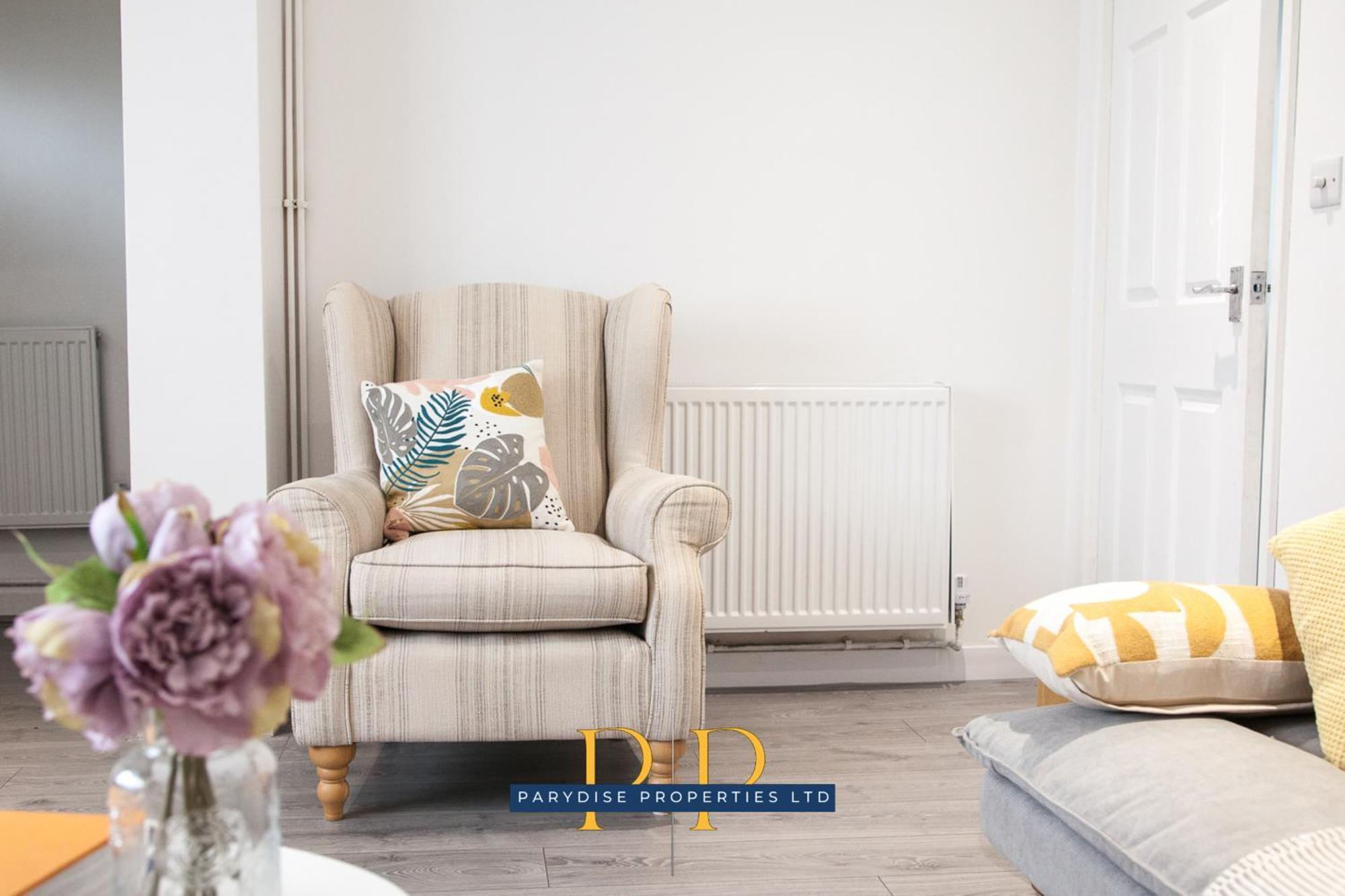 The Knutton House - Spacious Comfort By Parydise Properties - Leisure & Business Stays - Sleeps 7 Newcastle-under-Lyme Dış mekan fotoğraf